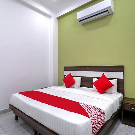 Hotel O 71370 White House Garhi Harsaru Esterno foto