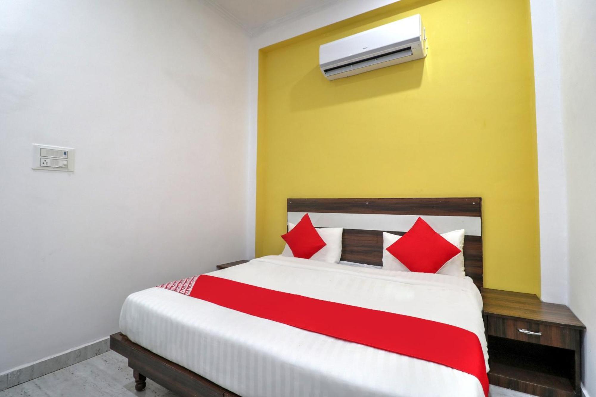 Hotel O 71370 White House Garhi Harsaru Esterno foto
