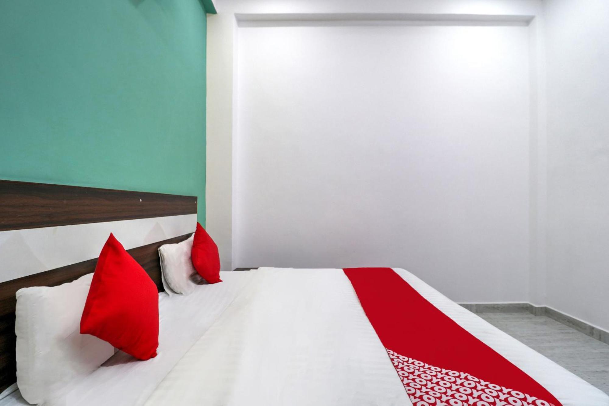 Hotel O 71370 White House Garhi Harsaru Esterno foto