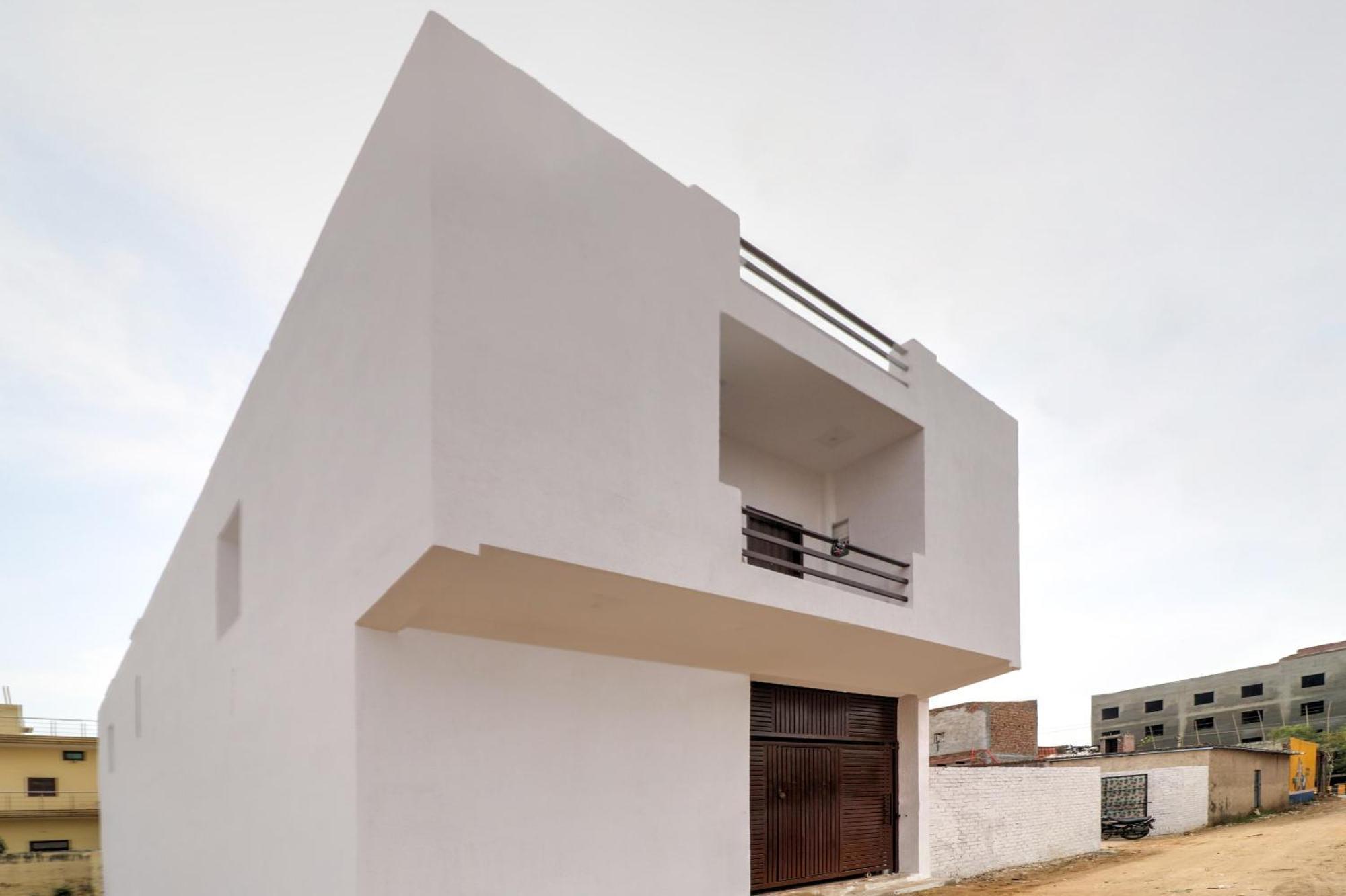 Hotel O 71370 White House Garhi Harsaru Esterno foto