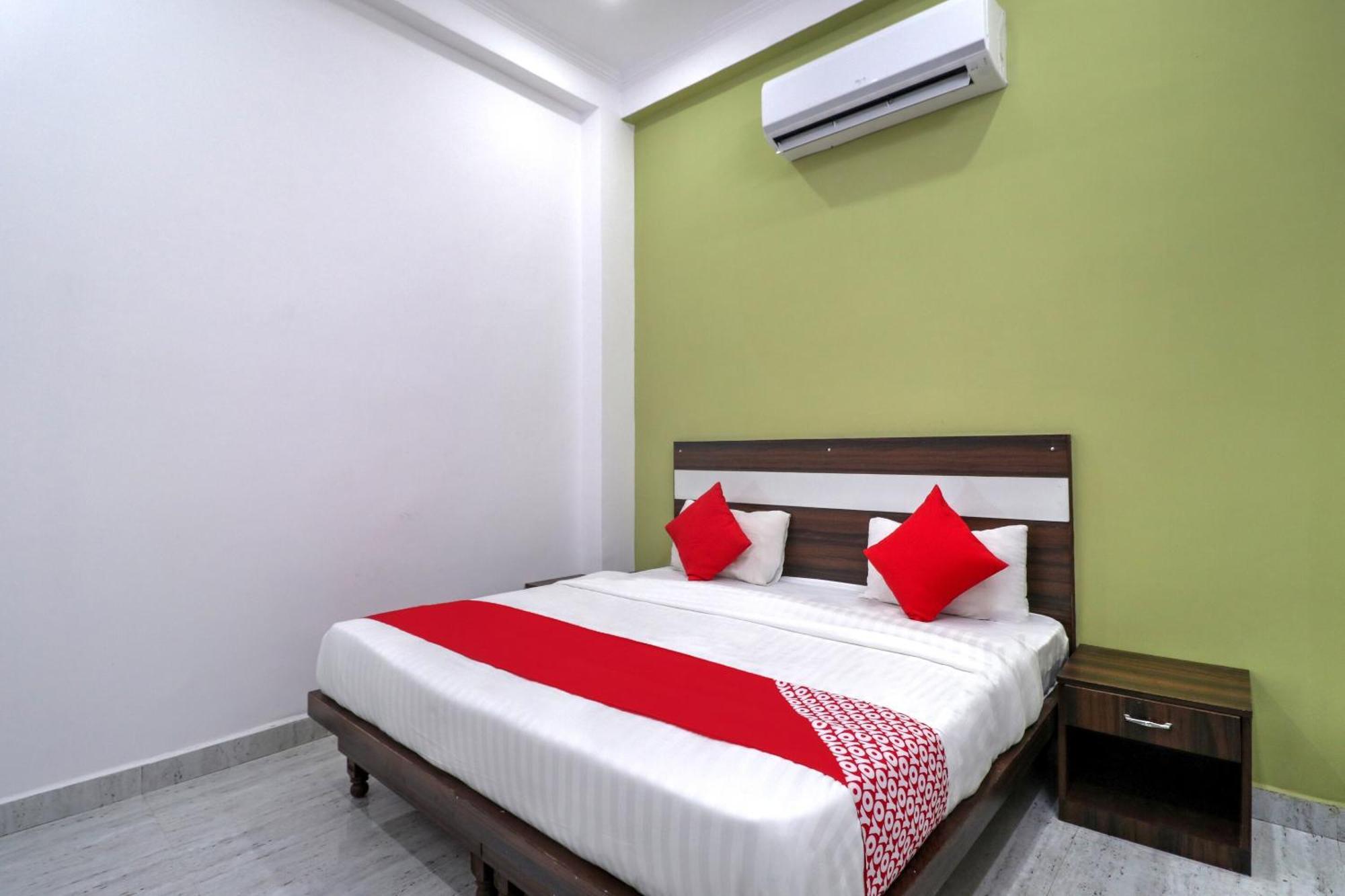 Hotel O 71370 White House Garhi Harsaru Esterno foto